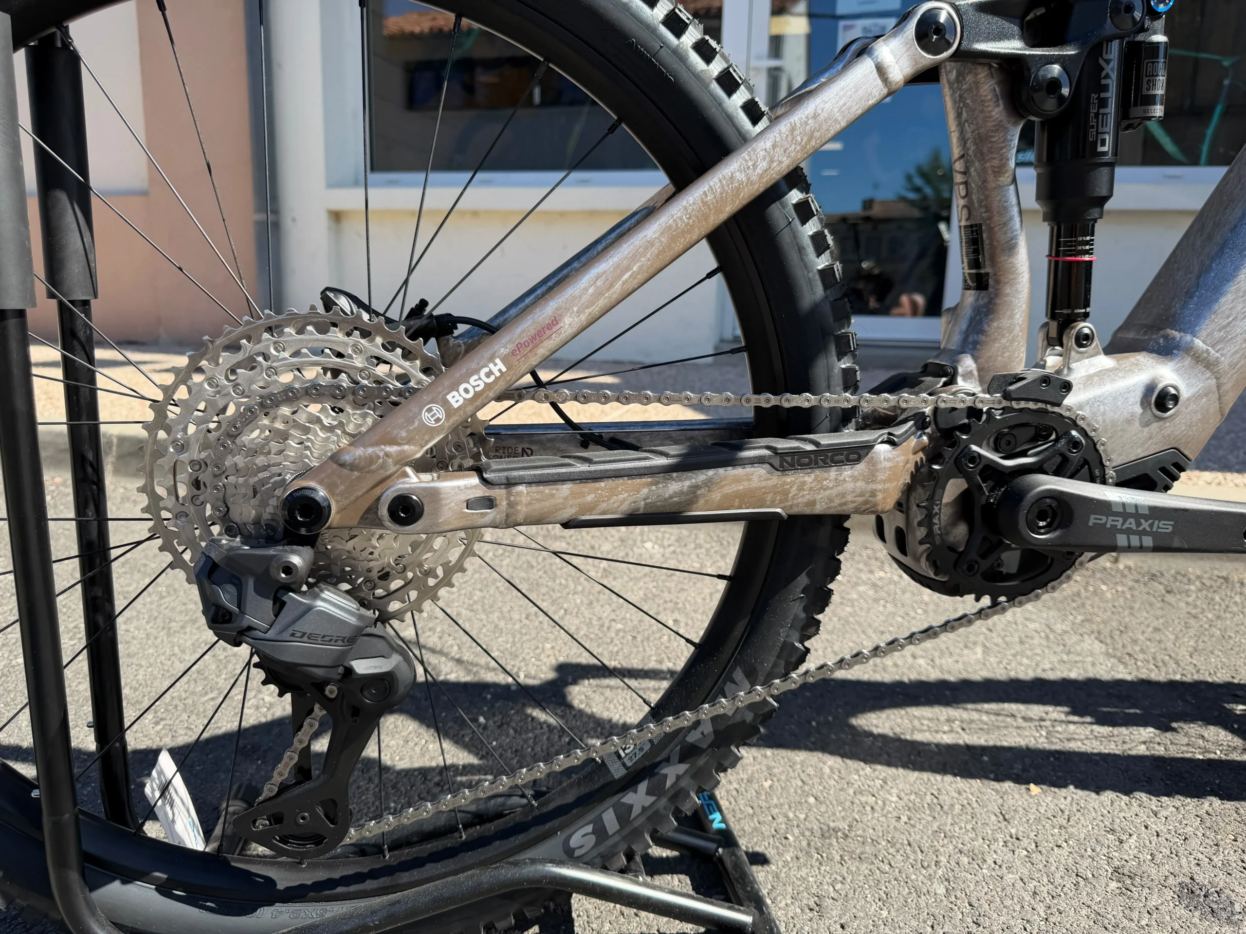 Transmission Shimano Deore Di2 du Norco Sight VLT A1 2026, vue de détail.