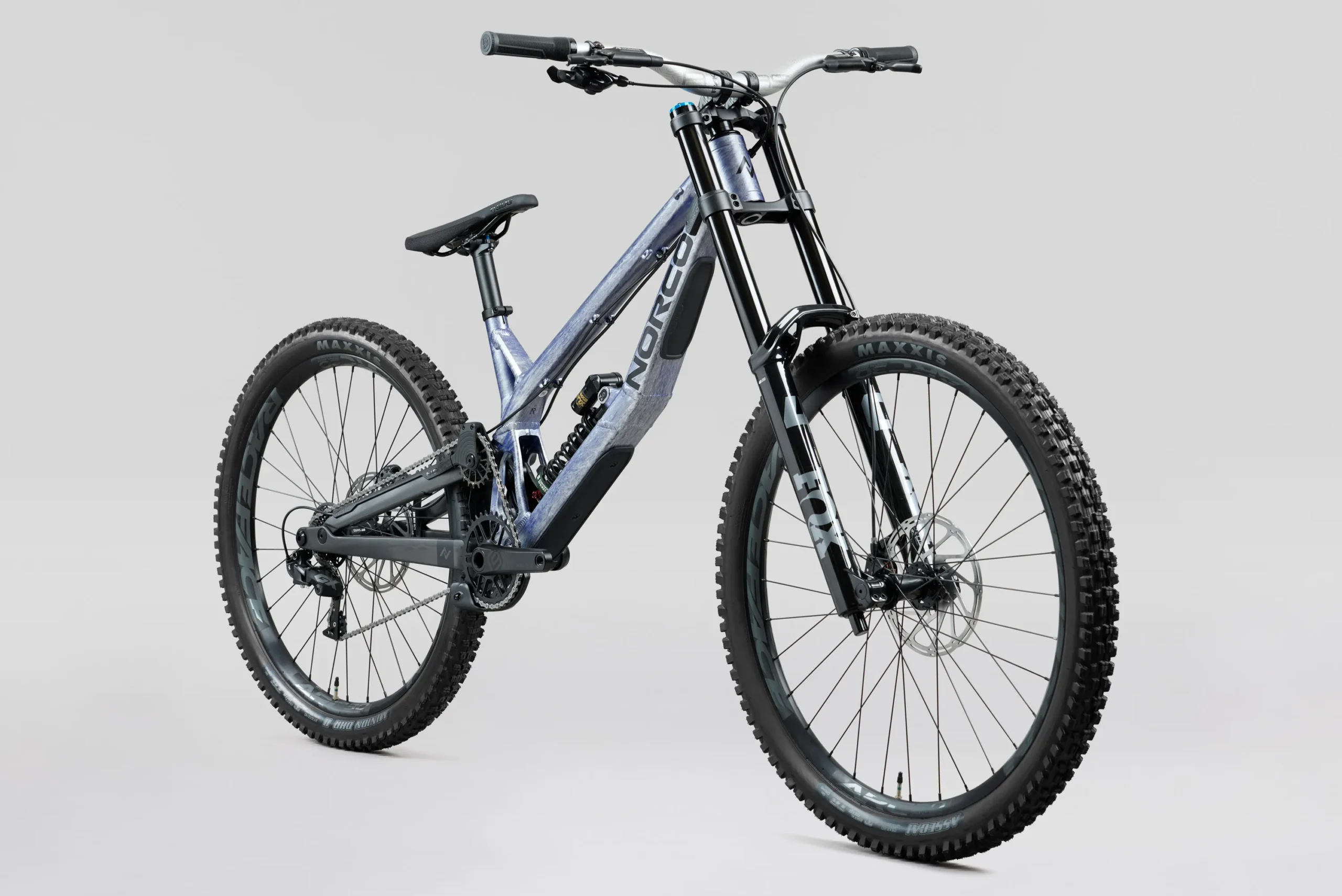 Norco Team DH 2 FOX 2027, amortisseur FOX DHX2 et ressort Sprindex.